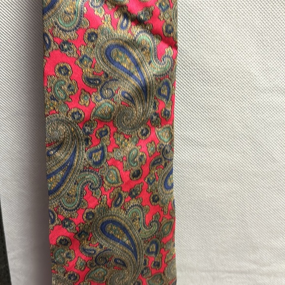 Men’s silk tie, looks new. Great shape. - Picture 3 of 3